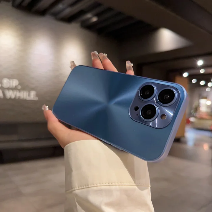 Kimaltava puhelimen kuori iPhonelle