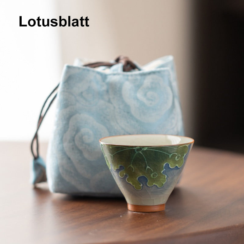 Klassisesti maalattu, sileä, lasitettu keramiikka teemuki