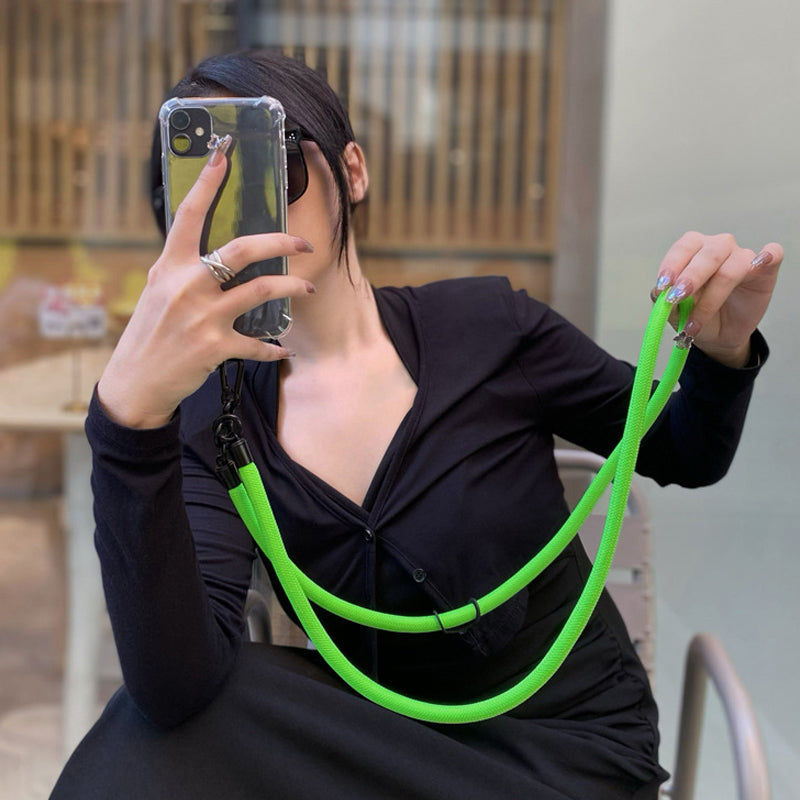 ⭐ Tukeva ja kestävä kaulanauha suojaa kännykkääsi katoamiselta ⭐