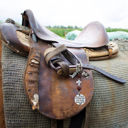 Satula ja satula koristeellinen klipsi