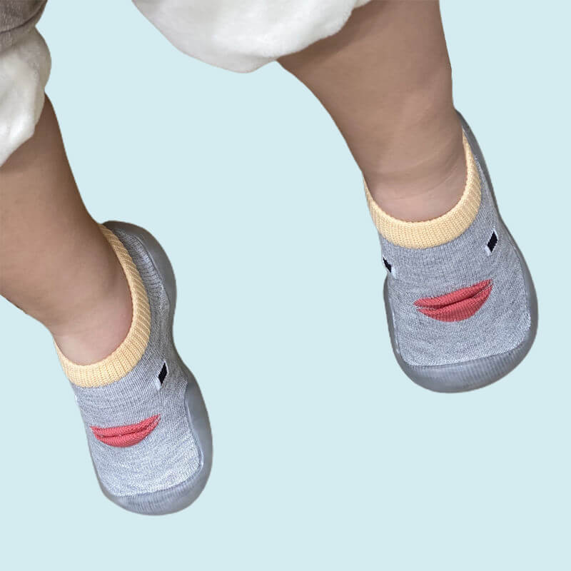 Neulottu hengittävä vauvan kenkä pehmeällä kumipohjalla