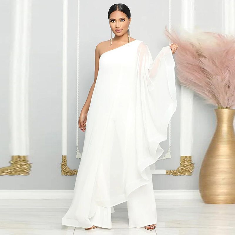 Rento ja tyylikäs yhden olkapään tilkkutäkkihaalari