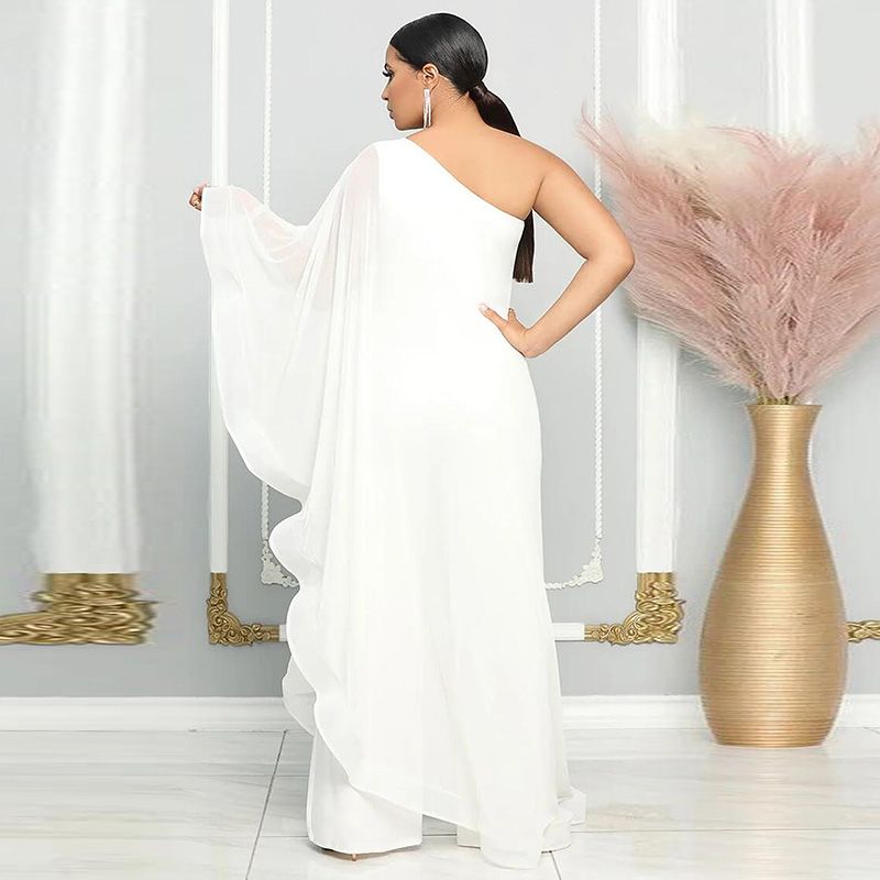 Rento ja tyylikäs yhden olkapään tilkkutäkkihaalari