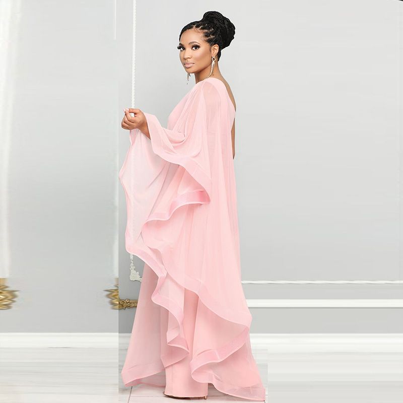 Rento ja tyylikäs yhden olkapään tilkkutäkkihaalari