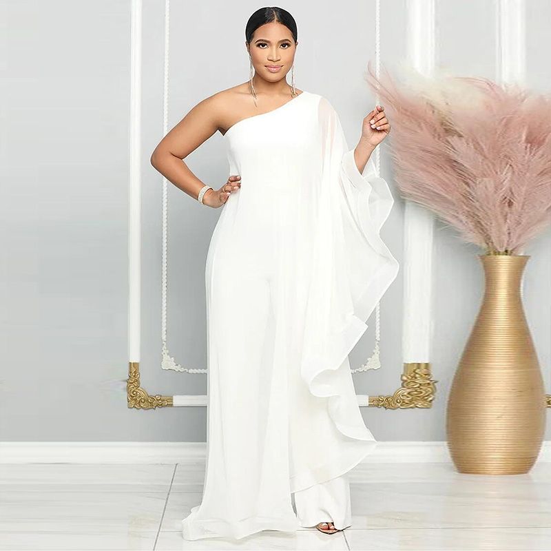 Rento ja tyylikäs yhden olkapään tilkkutäkkihaalari