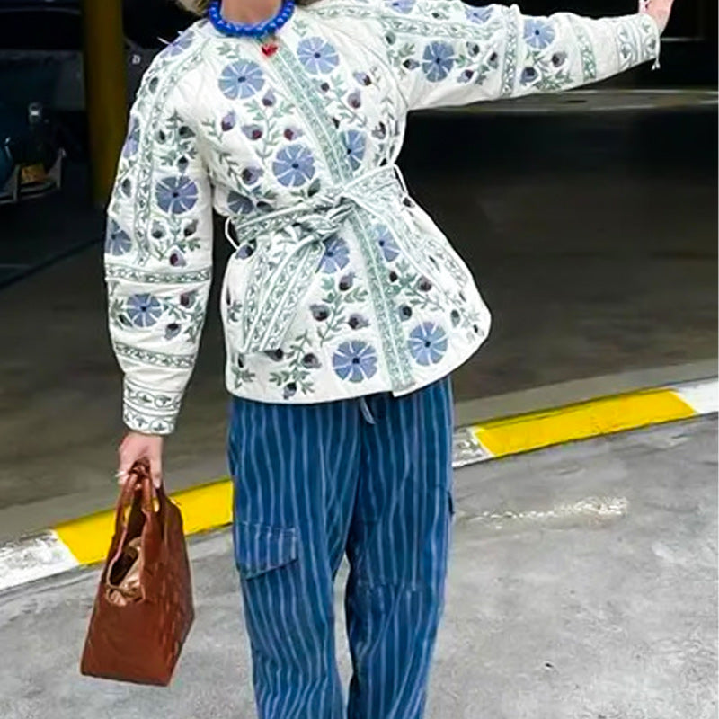 Sininen pyöreäkauluksinen painettu puuvillatakki vyöllä naisille