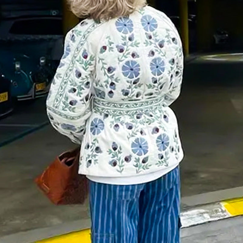 Sininen pyöreäkauluksinen painettu puuvillatakki vyöllä naisille