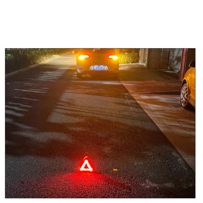 3-in-1 aurinkovetoinen hätäkolmiovaroitusvalo tien varrella