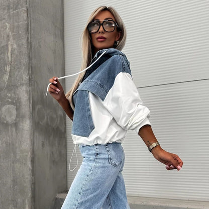 Naisten kerroksellinen huppari-farkkutakki, jossa on nyöri