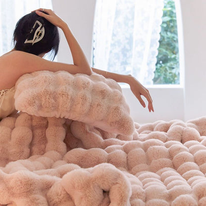 Pehmeä pörröinen peitto