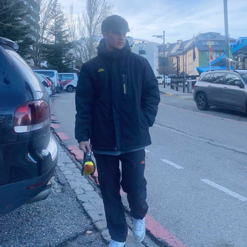 Veden- ja tuulenpitävä ulkoilutakki