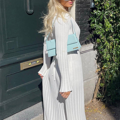 V-kaula-aukkoiset pitkähihaiset neule-midimekko