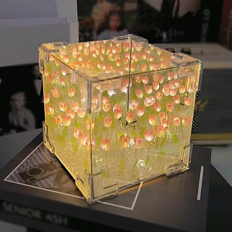 🎁Magic Cube DIY Tulip Mirror Light (lohkon muoto)