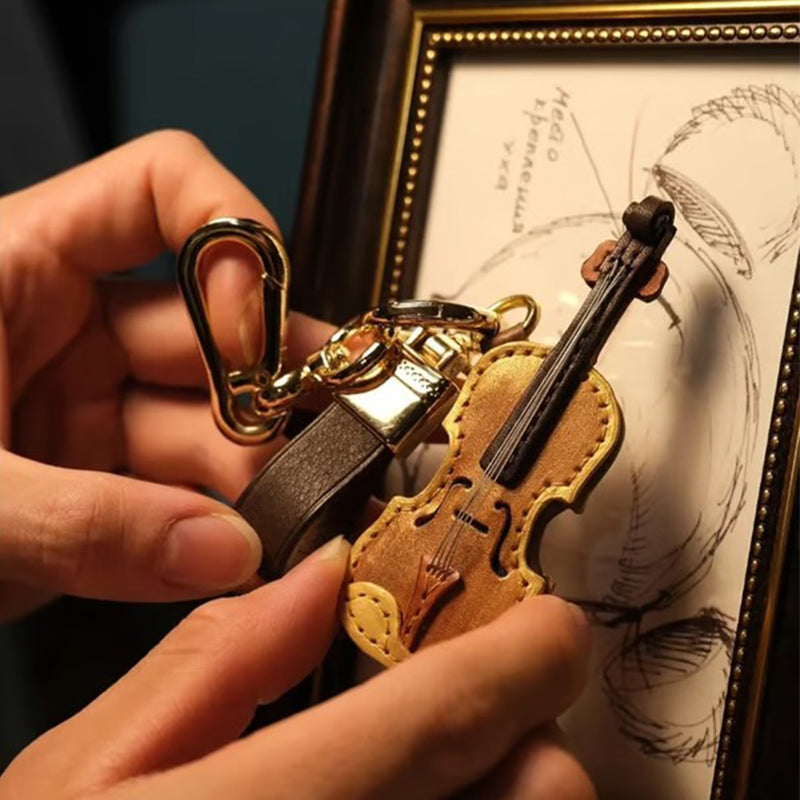 🎻Jopa 49 % alennusta!!🎵Tyylikäs viulun muotoinen avaimenperä