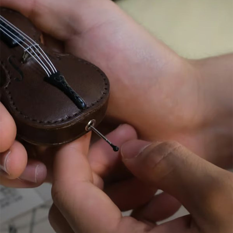 🎻Jopa 49 % alennusta!!🎵Tyylikäs viulun muotoinen avaimenperä