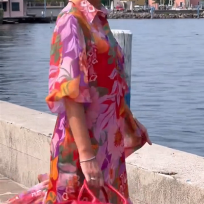 Punainen sifonkimekko kukkakuviolla