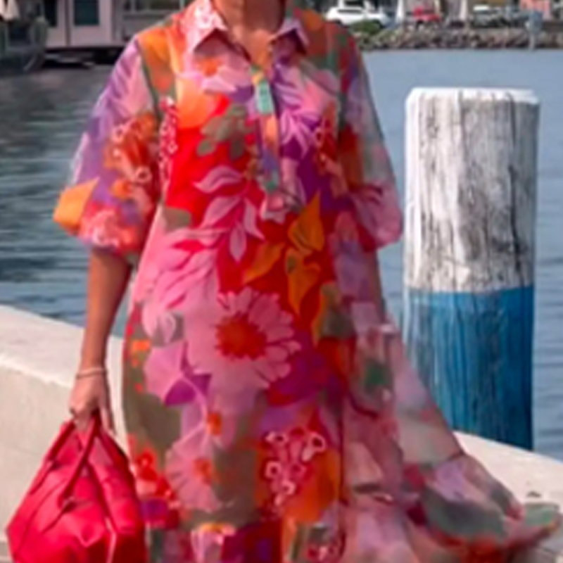 Punainen sifonkimekko kukkakuviolla