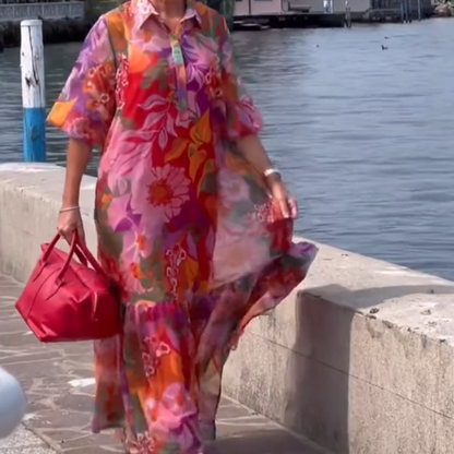 Punainen sifonkimekko kukkakuviolla