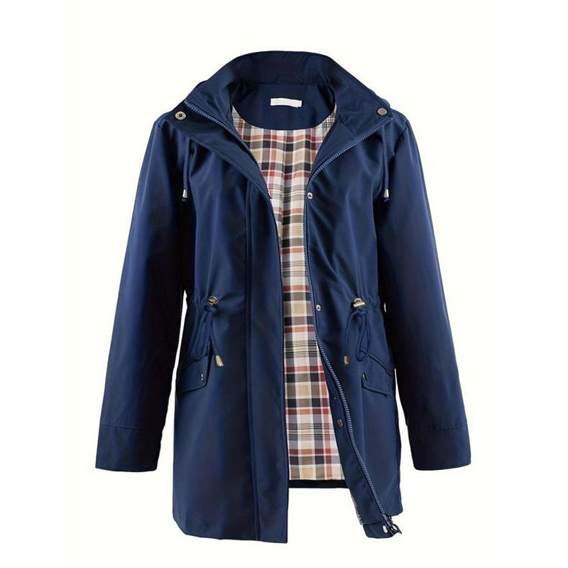 Pitkä hupullinen vyötäröä kiristävä vetoketjullinen tuulitakki