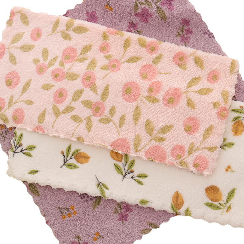 5 kpl korallinvärisiä flanellipyyhkeitä kotikäyttöön