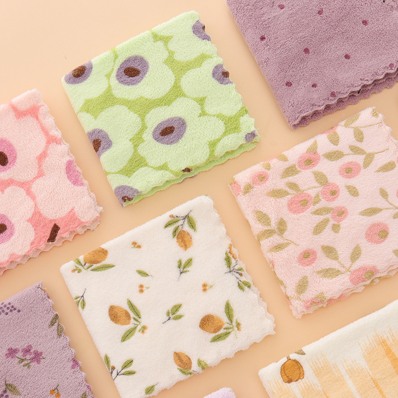 5 kpl korallinvärisiä flanellipyyhkeitä kotikäyttöön