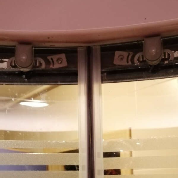 Hiljainen lasiliukuoven pyörä
