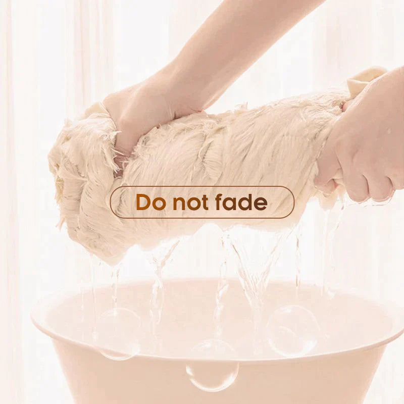 Paksuuntunut kanin muhkea sohvanpäällinen