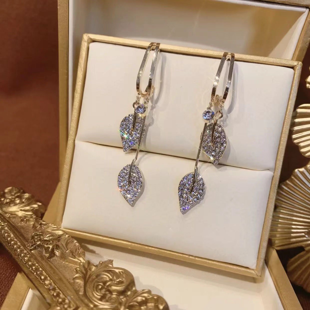 Luonnollinen kuori zirkoni korvakorut