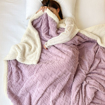 Paksuuntunut lämmin peitto