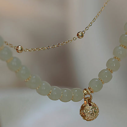 Ihanteellinen lahja - Elegantti Faux Jade Rannekoru