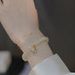 Ihanteellinen lahja - Elegantti Faux Jade Rannekoru