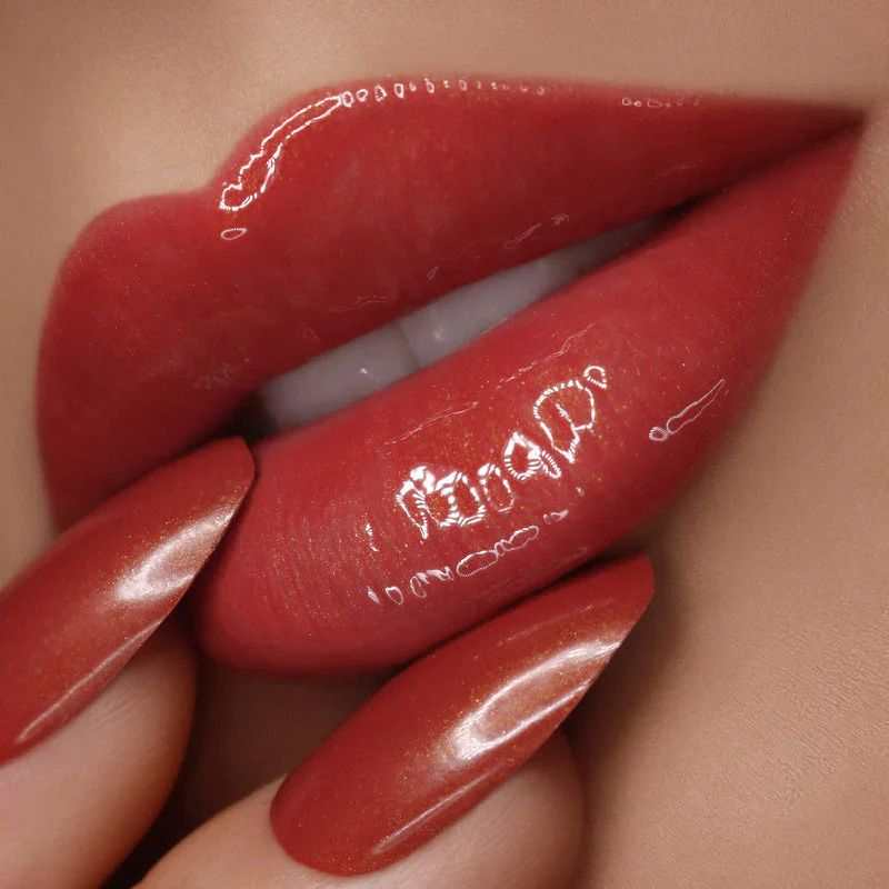 16 väriä kaksipäistä korostavaa huulikiiltoa