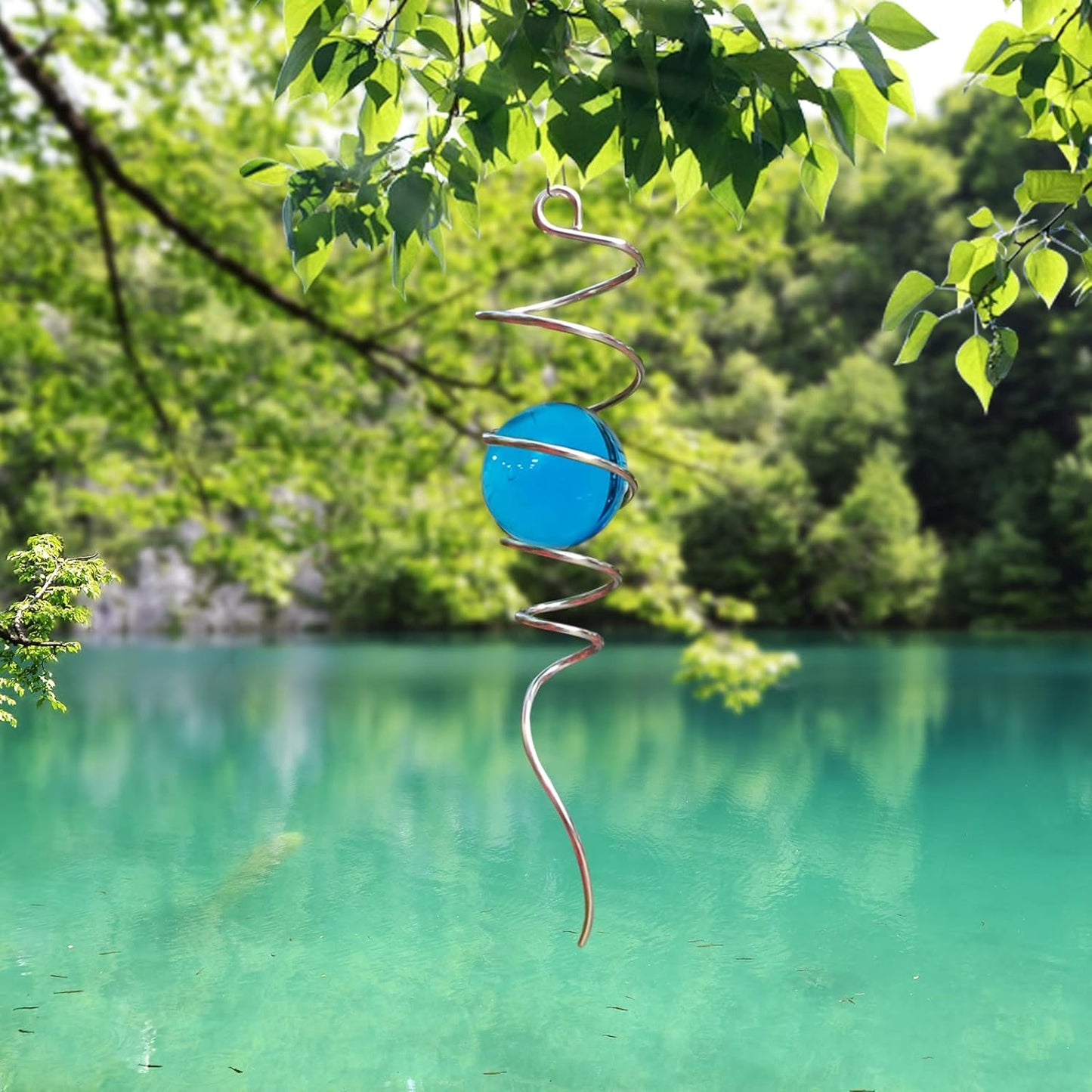 Koristeellinen lasinen tuulipyörä kiikaripallolla